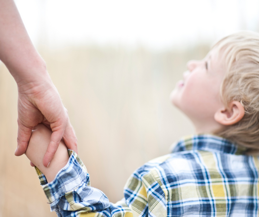 Éducation bienveillante : mythe ou réalité ? Décryptage pour les parents