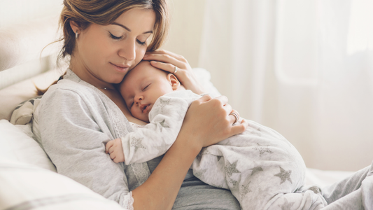 Pourquoi certains bébés ne supportent pas d’être posés ?