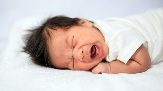 Pourquoi mon bébé se réveille-t-il encore la nuit après 1 an ?