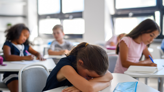Ce que l’hypersensibilité fait vivre à un enfant à l’école