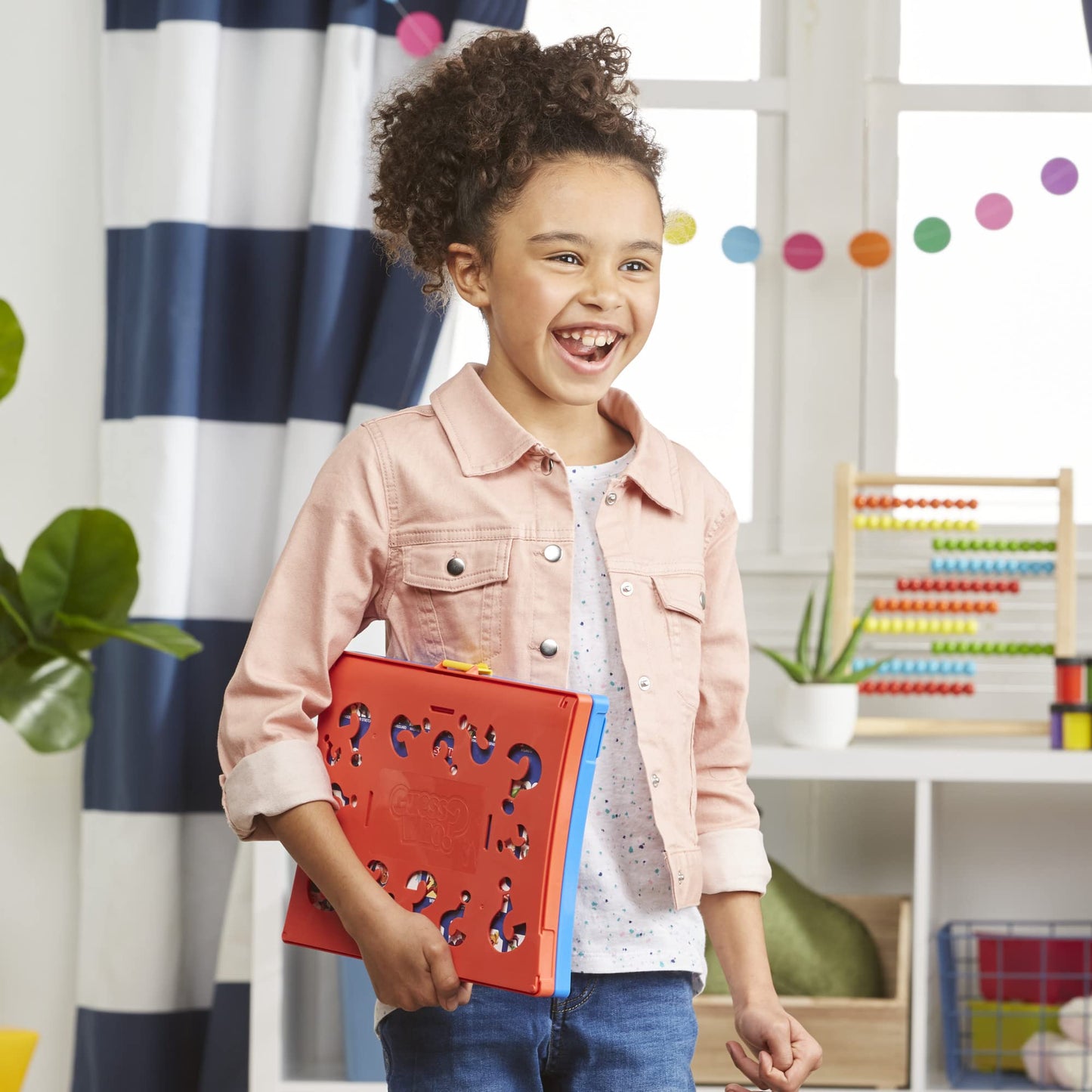 Hasbro Gaming Qui est-ce ? Jeu de Société, Célèbre Activité de Déduction pour Enfants, pour 2 Joueurs, à Partir de 6 Ans